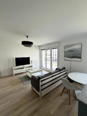 Cozy, quiet and bright apartment and parking
